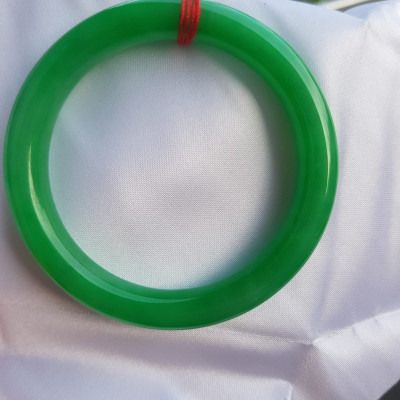 Vòng cẩm thạch Lý Đẹp AAA Sao 53mm x cọng to dầy 8,8mm  Màu xanh lá tươi bóng đẹp  Nữ mệnh Mộc mệnh Hỏa 52kg - 62kg đeo ạ