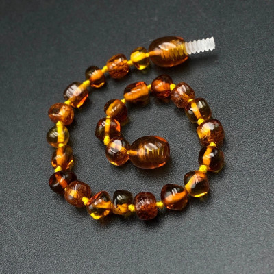 Vòng Tay Lắc Tay Hổ Phách Cho Bé Nhựa Thông Tự Nhiên Màu Đậm An Toàn Cho Bé BẠC HIỂU MINH LTE130S