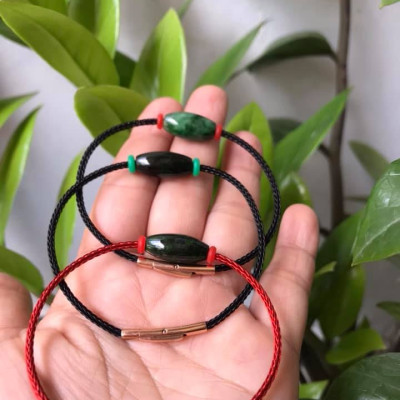 Vòng Tay Đá Cẩm thạch lu xanh dài đậm nhỏ dây đen đỏ kiểu xinh xắn đẹp lắm luôn Chất liệu hạt lu 100% đá cẩm thạch tự nhiên Hợp Nữ mệnh Thủy Mộc Hỏa ạ freesize tất cả nữ đeo được hết ạ