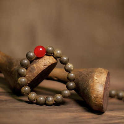 Vòng tay trầm hương tự nhiên loại đẹp nhiều dầu đấu đá tự nhiên mã não đỏ ( trầm size 10mm, đá size 12mm ) dành cho nữ