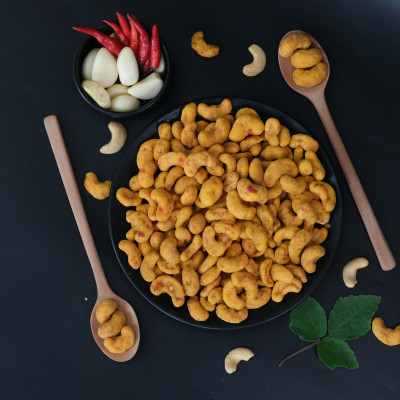 Hạt điều vị tỏi ớt 250g DGfoods/Chili & garlic coated cashew/ HVNCLC, hạt điều bình phước,đặc sản Cần Thơ