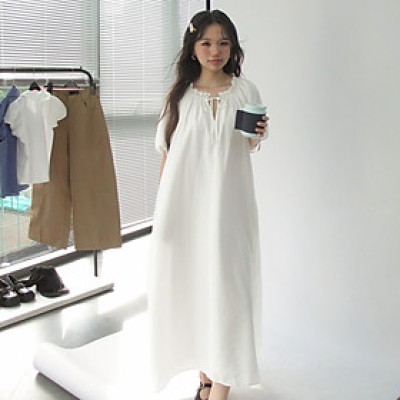 DOTTIE - Đầm dài cổ bèo cột nơ - Trắng - D0714