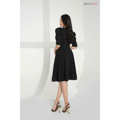 Đẫm Xòe Seven.am Tay Bồng Chất Thô Màu Đen Thiết Kế Phối Cúc Chiết Eo FH633082N