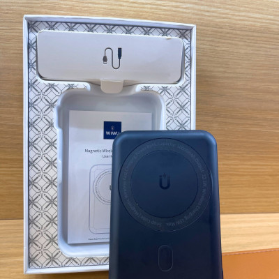 Sạc Nhanh Không Dây Wiwu Snap Cube Dành Cho Iphone 12, Iphone 13 Pin Dự Phòng 10000mAh - Hàng Chính Hãng 