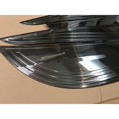 Bộ ốp tapli cánh cửa titan dành cho xe Xpander