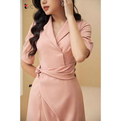 Đầm chữ A cổ 2 ce xoắn eo lệch màu hồng cam san hô Tri