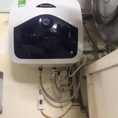 Bình nước nóng Ariston 15 lít Blu 15R 2.5 FE - Hàng Chính Hãng