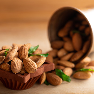 Hạnh nhân tự nhiên Sức Khỏe Xanh (Chưa rang), nhập khẩu từ Úc/Mỹ (Raw Almonds)