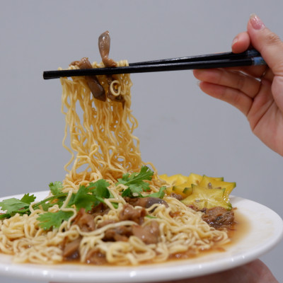 Ốc móng tay xào sa tế đóng hộp