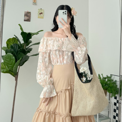 Áo kiểu trễ vai họa tiết hoa nữ tính thích hợp du lịch Hafsah Miều Est.2013