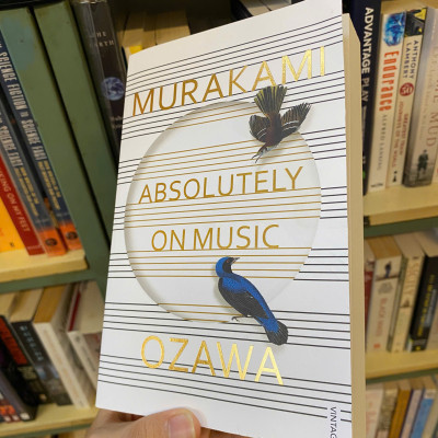 Sách - Absolutely On Music: Conversations with Seiji Ozawa by Haruki Murakami | Music Nonfiction / An intimate conversation about music and creativity / Ngoại văn Tiếng Anh