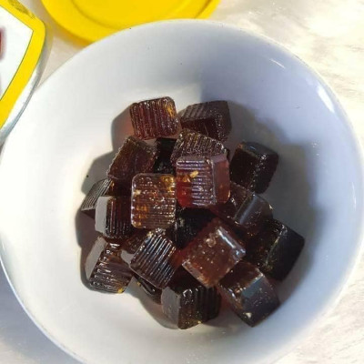 Hỗ trợ giảm đau họng Ricola Shweizer Krauterzucker chứa 13 loại thảo mộc đem đến cảm giác dịu nhẹ cổ họng và thơm mát (dạng kẹo) - OZ Slim Store