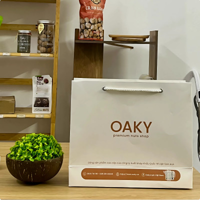 Quà Tặng Oaky - Combo Hạt Dinh Dưỡng Cao Cấp Hạnh Nhân, Nhân Óc Chó Vàng, Nho Khô - Tặng Túi Giấy Sang Trọng
