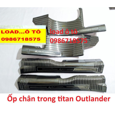 Ốp Bậc Cửa, Nẹp Bước Chân Trong Xe MITSUBISHI OUTLANDER 2022-2018 Chất Liệu Titan Cao Cấp