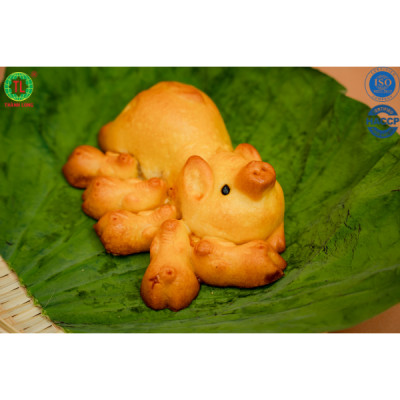 BÁNH TRUNG THU BẦY HEO 5 CON NHÂN DỪA 250 G THÀNH LONG ( CÓ NHÂN TRONG HEO CON, CÓ TRỨNG TRONG HEO MẸ) - VIỆT NAM