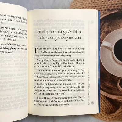 Sách - Lạc mình trong những giấc mơ giữa hai múi giờ